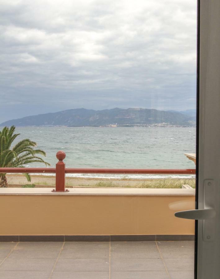 Beach Front Villa With Private Pool III Kato Platanitis Esterno foto